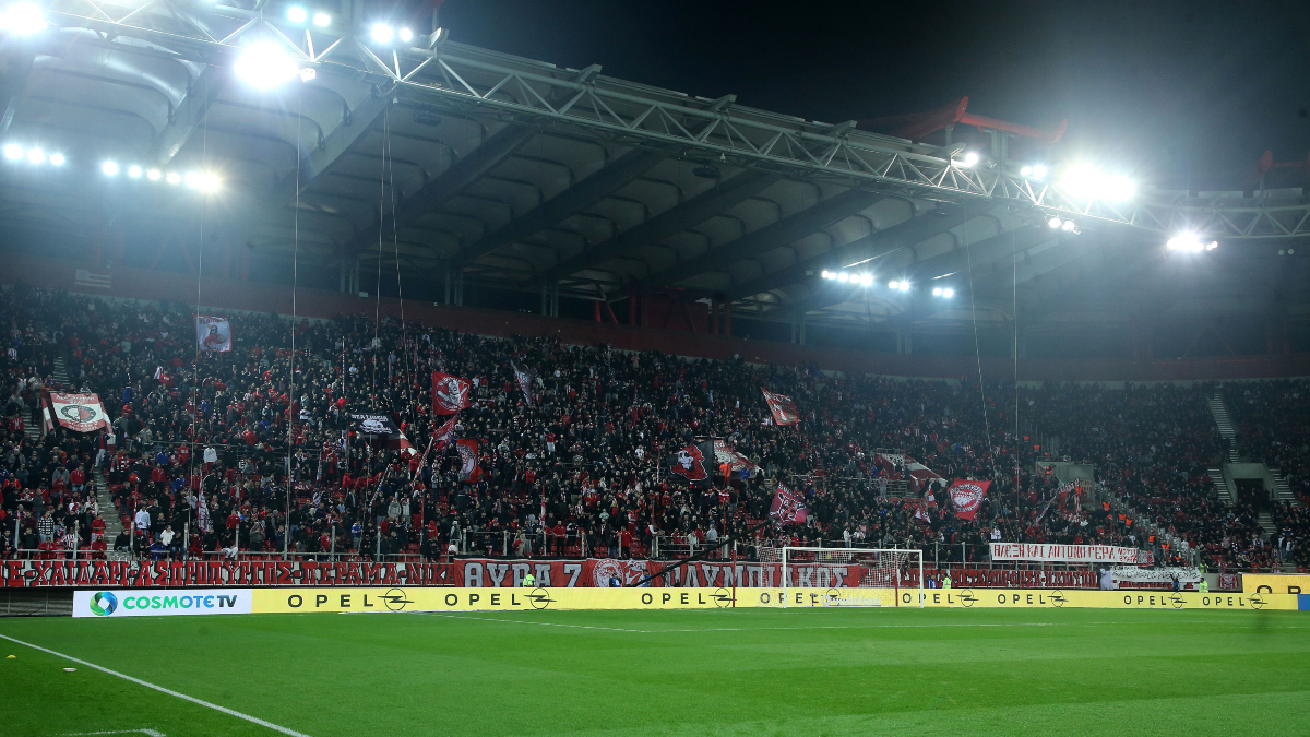 Ερυθρόλευκη τρέλα: Εξαντλήθηκαν τα εισιτήρια διαρκείας του Ολυμπιακού