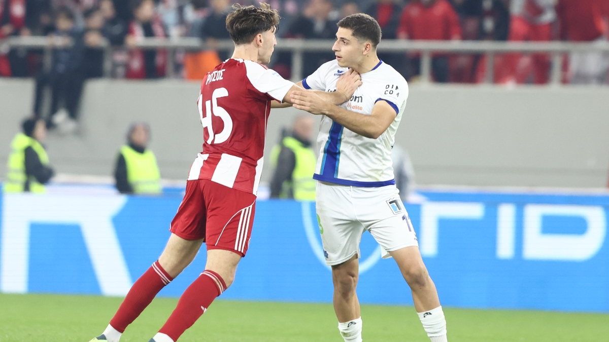 “Ατσάλινη” Κηφισιά άντεξε με δέκα απέναντι στον Ολυμπιακό και έθεσε την κορυφή υπό… αμφισβήτηση