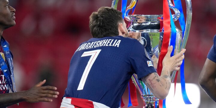 Η UEFA ανέδειξε τον Κβαρατσχέλια κορυφαίο παίκτη της σεζόν στο Champions League